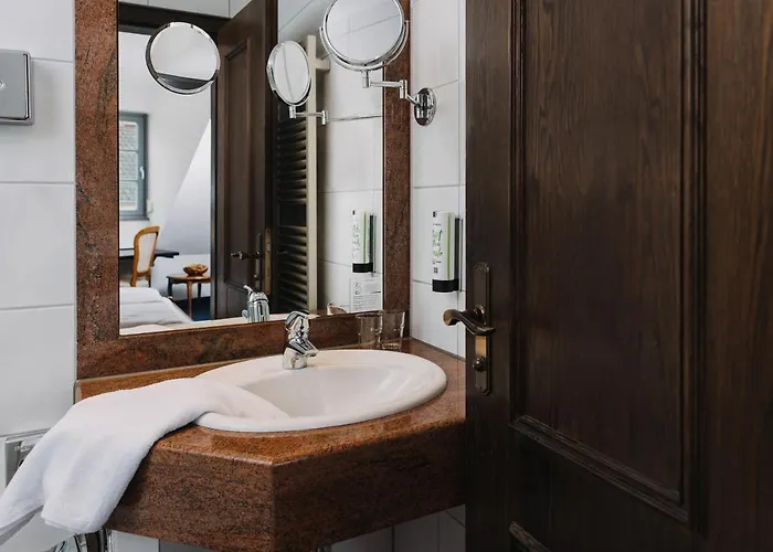 Otel Altstadthotel Arch 4*