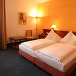 Altstadthotel Arch 酒店 4*